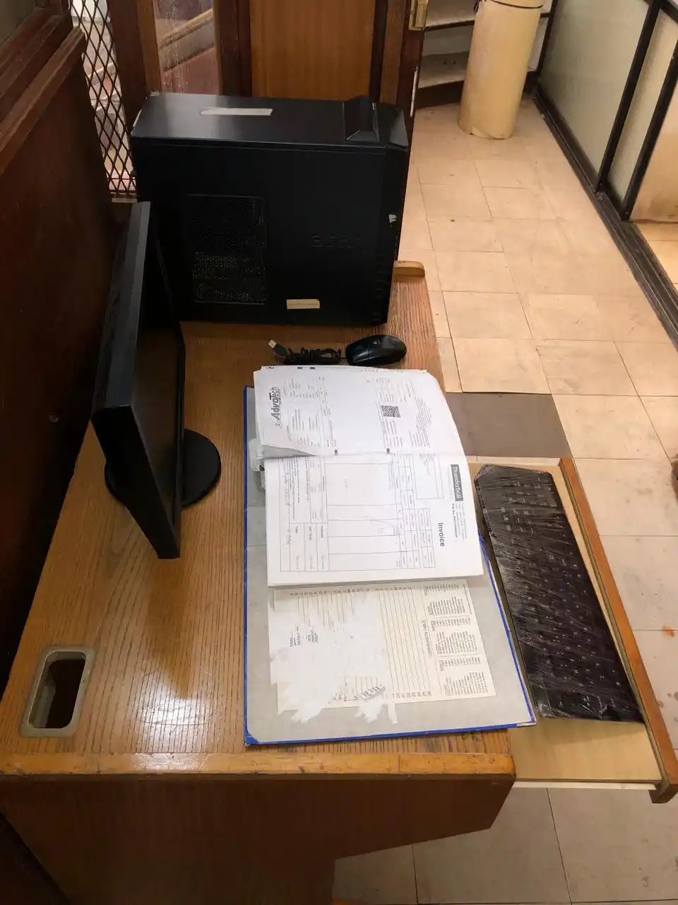 Desktop computer with computer table