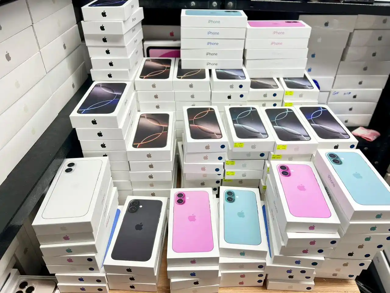 Items F/s Brand-New: iPhone 16 Pro 128GB/256GB/512GB/1TB