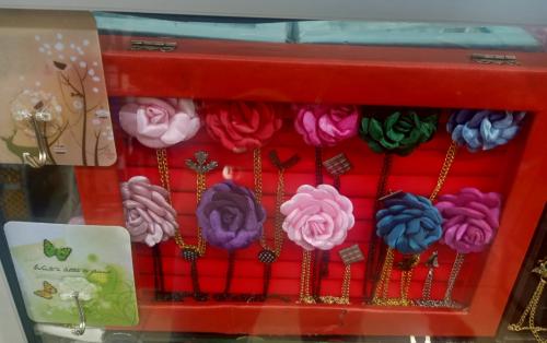 Lapel pins & chains
