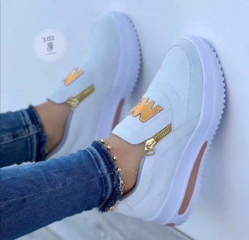 Ladies M Sneakers 