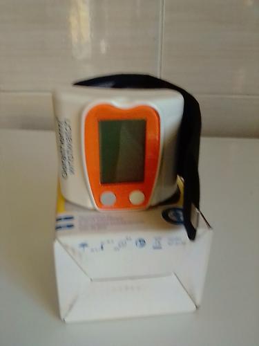 Blood pressure monitor 
