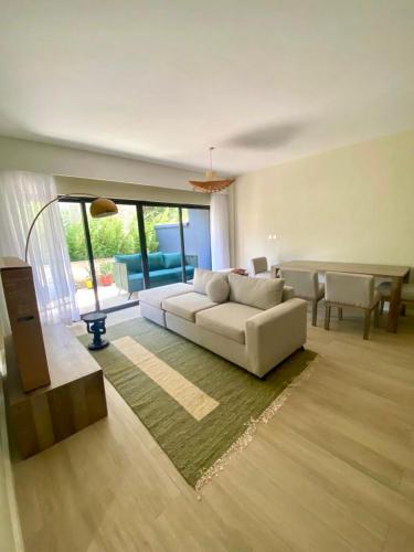Lovely And Luxurious Fully Furnished 2 Bedroom In Riverside Drive