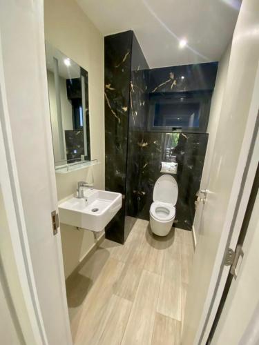 Lovely And Luxurious Fully Furnished 2 Bedroom In Riverside Drive