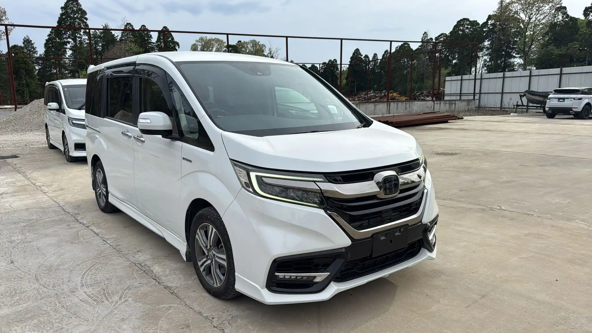 Honda Stepwagon Hybrid white 2018