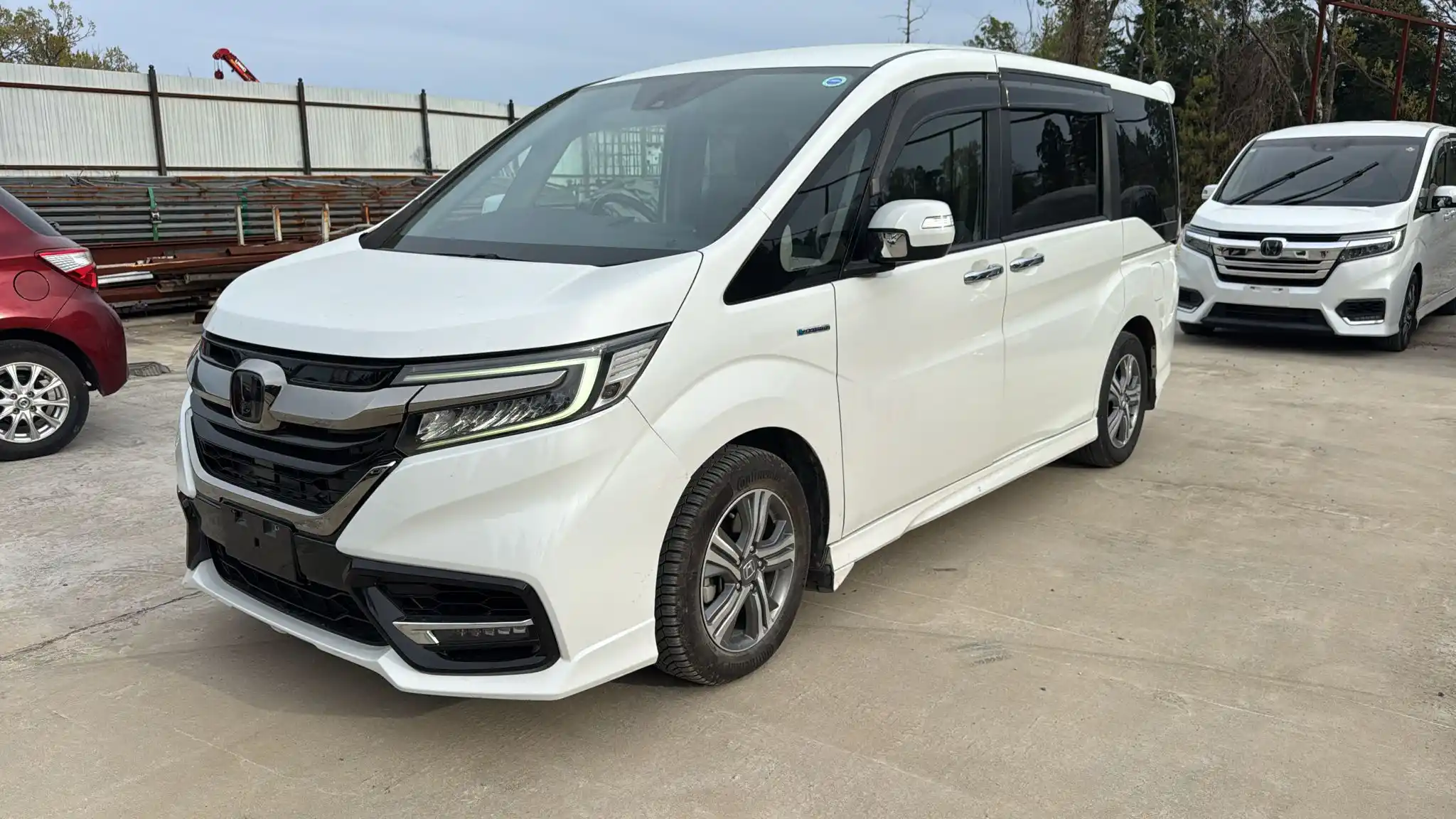 Honda Stepwagon Hybrid white 2018
