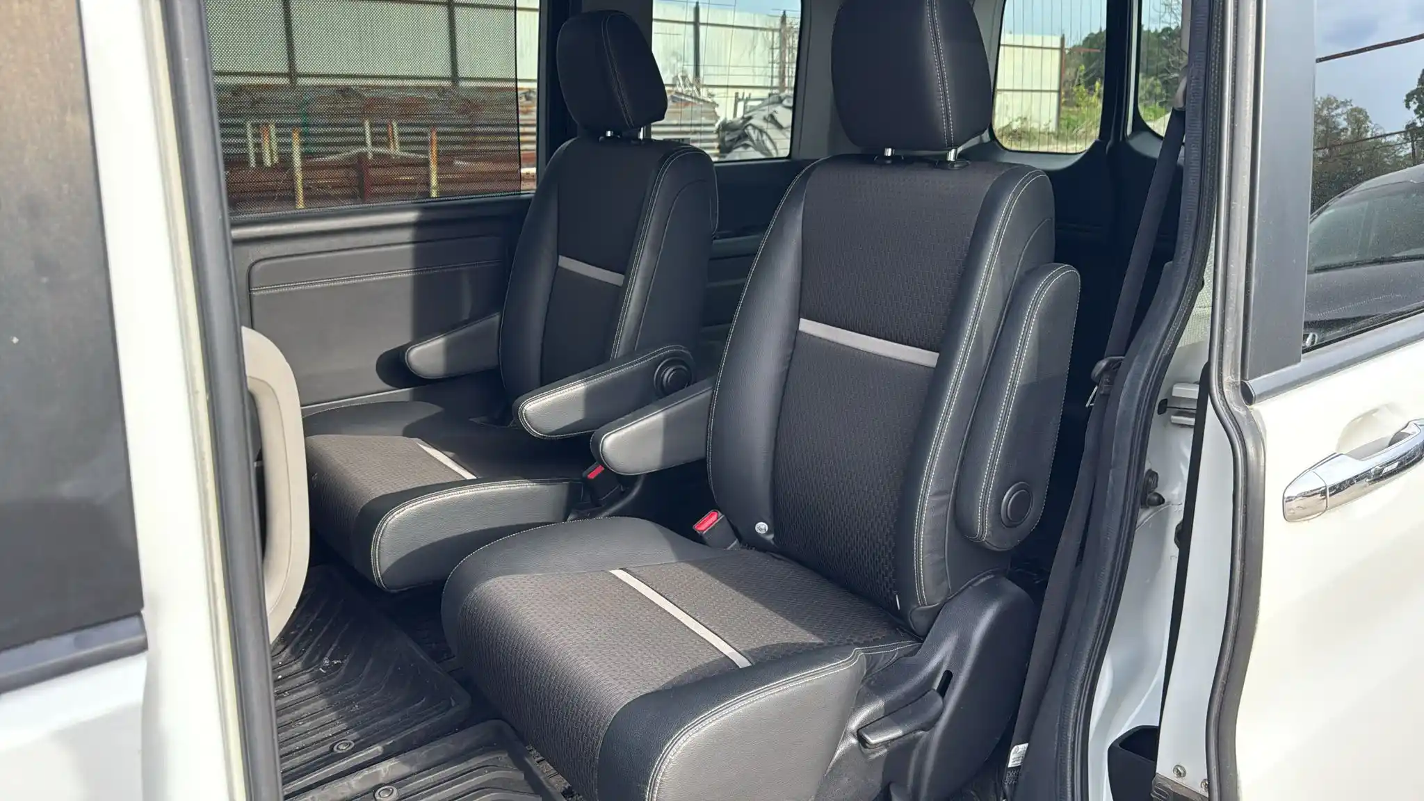 Honda Stepwagon Hybrid white 2018