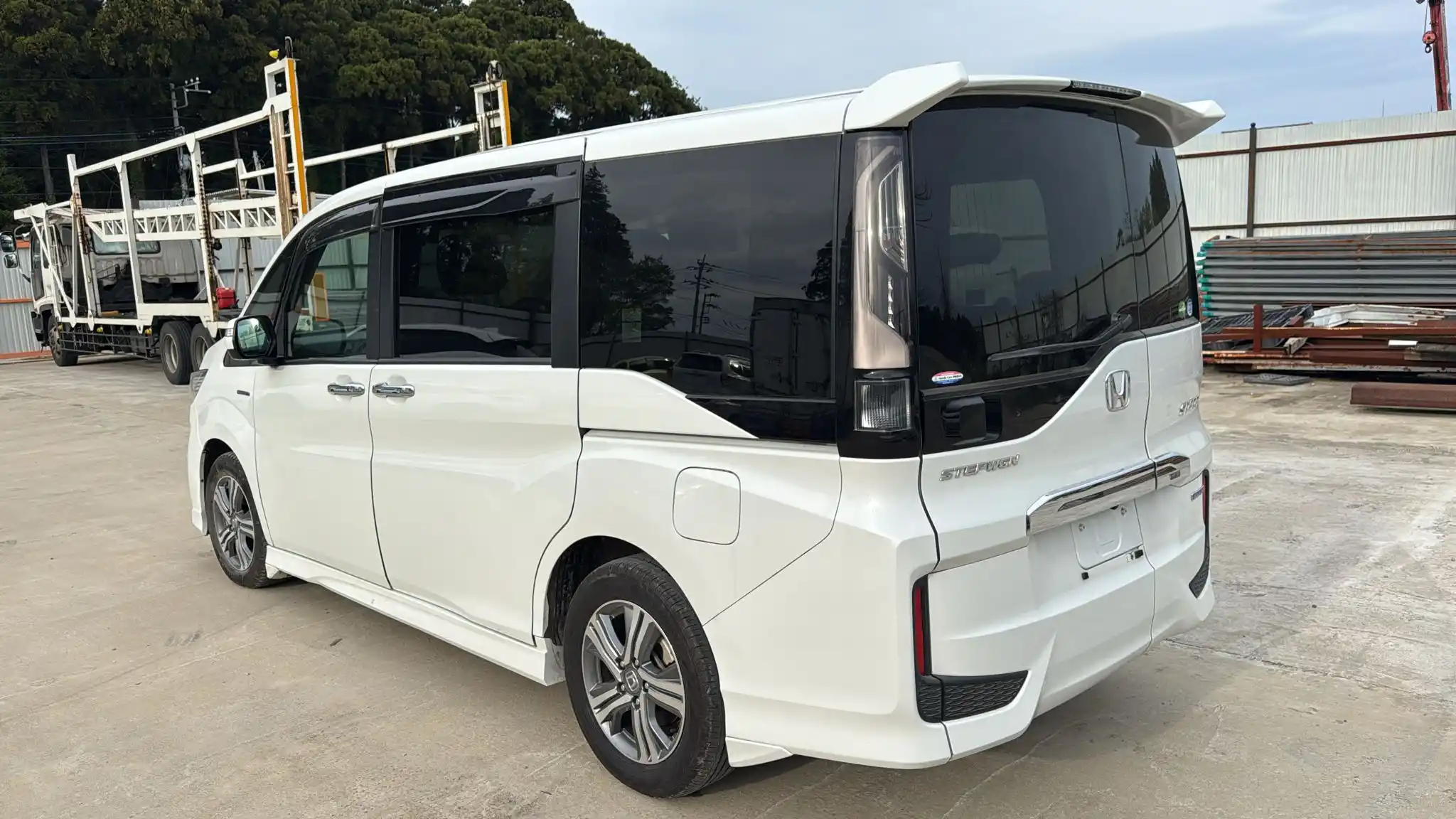 Honda Stepwagon Hybrid white 2018