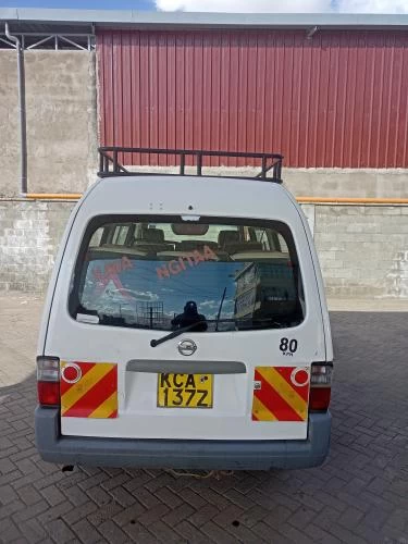 Nissan vannet Auto petrol 