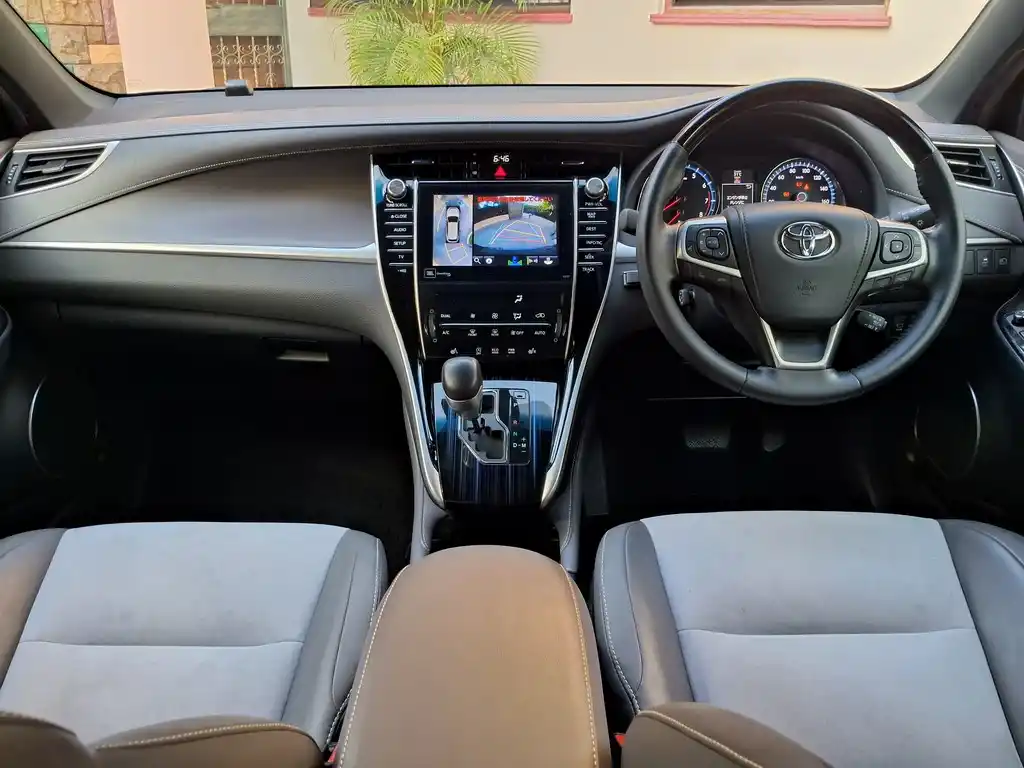 Toyota Harrier black 2017
