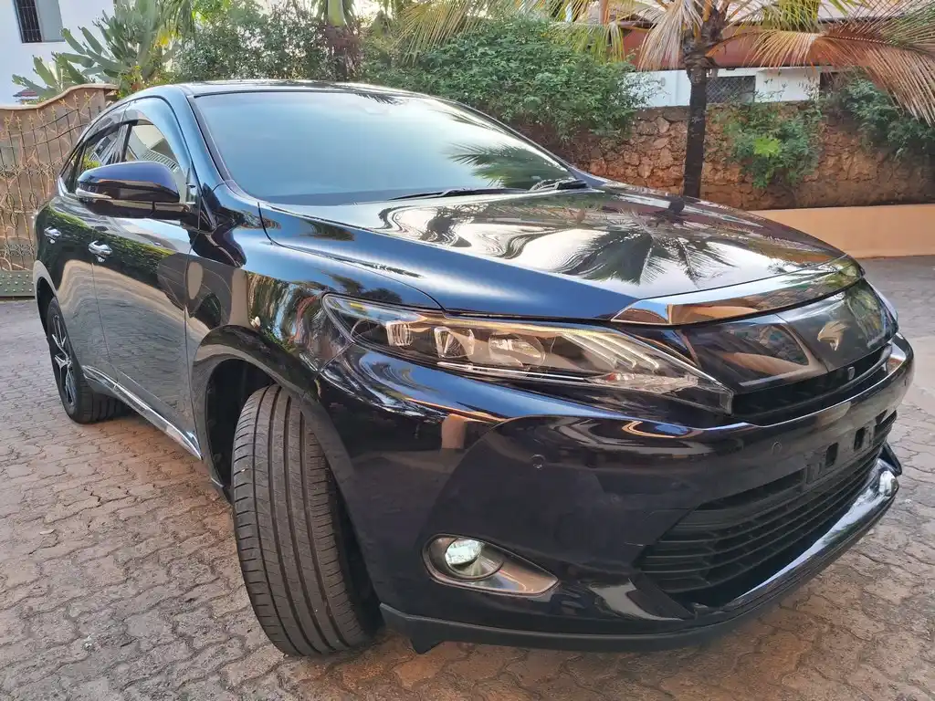 Toyota Harrier black 2017